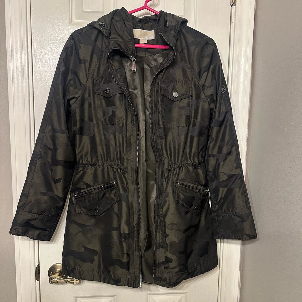 MICHAEL KORS CAMOUFLAGE JACKET W/HOOD SIZE SMALL